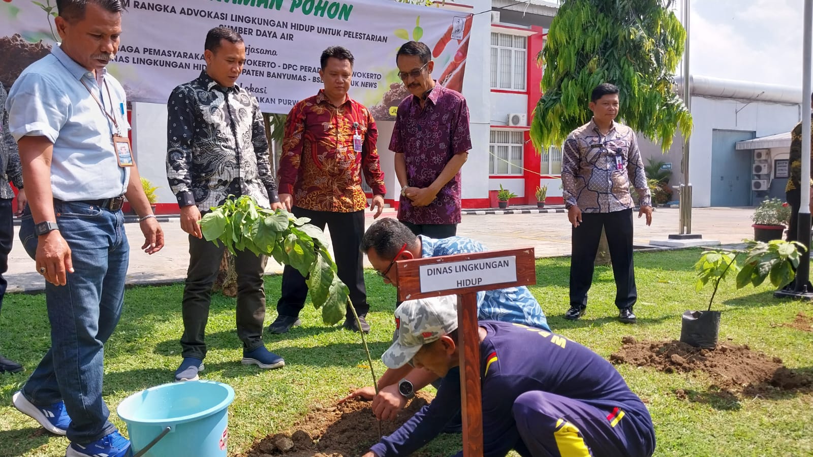 Peduli Lingkungan dan Atasi Krisis Air, Lapas Kelas IIA Purwokerto Bersama Peradi SAI dan DLH Banyumas Lakukan Penanaman 500 Pohon