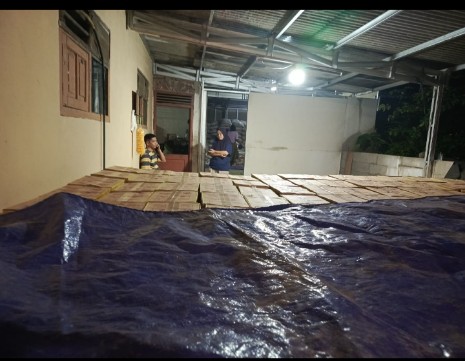 DPC PDIP dan Rumah Juang  Andika-Hendi Datangi Gudang Pendistribusian ‘Bansos’ untuk Alat Pemenangan Cagub di Kedung Banteng