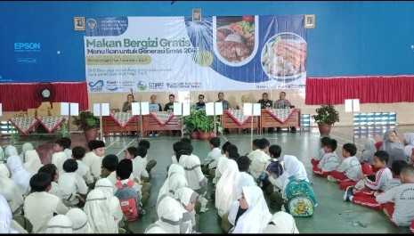 Ratusan Pelajar Ikuti Gerakan Makan Bergizi Gratis di Panembangan Cilongok