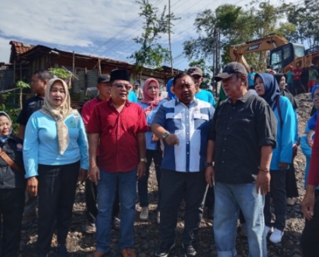 Tinjau Abrasi Tebing Sungai Pelus di Desa Ledug, Yanuar Tekankan Perbaikan Jadi Prioritas