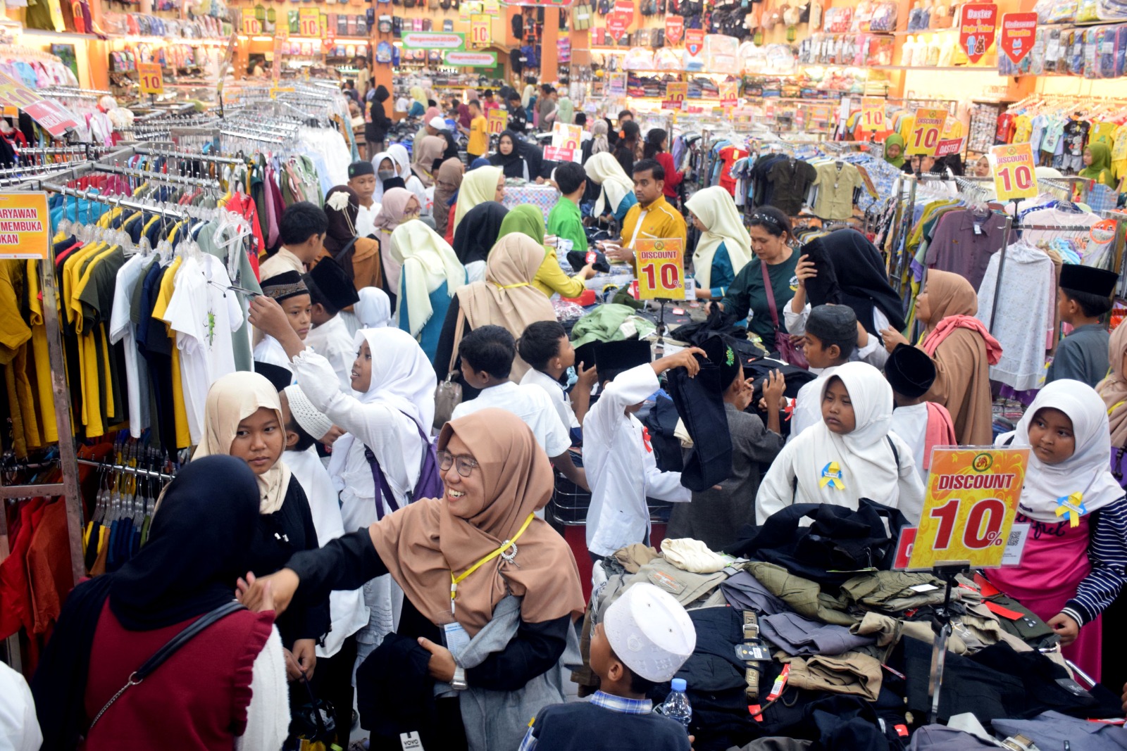 Sinergi Pemda Cilacap dan LAZ GSC, 1000 Sahabat Yatim Diajak Belanja Hingga Doa Bersama
