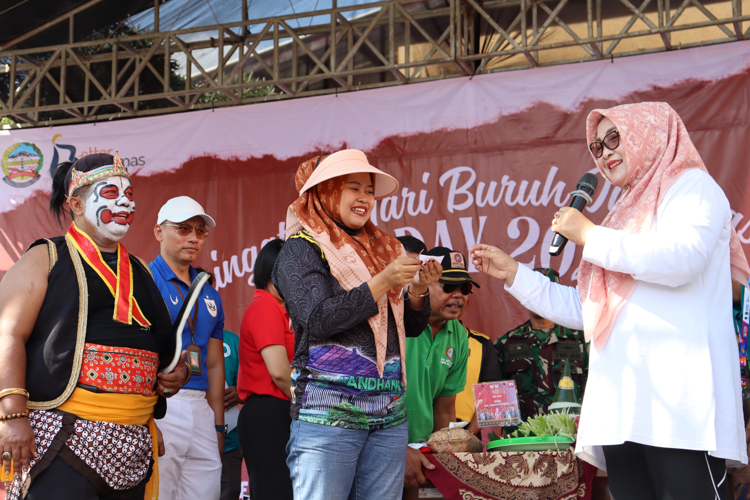 Ribuan Buruh Meriahkan Peringatan Hari Buruh di Banyumas