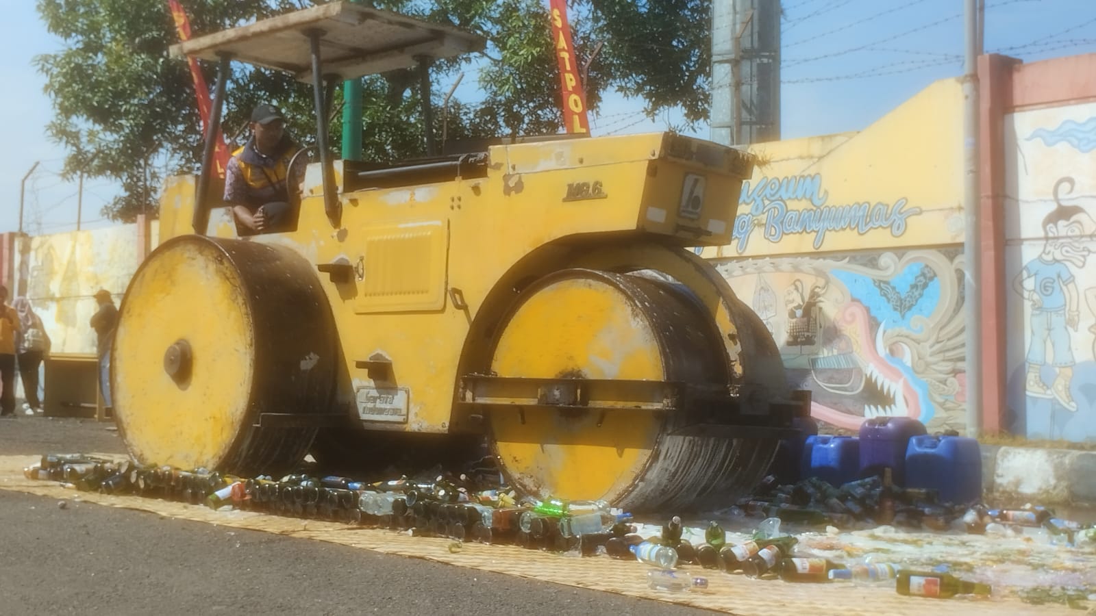 Ribuan Botol Miras Dimusnahkan, Banyumas Perangi Gangguan Kamtibmas