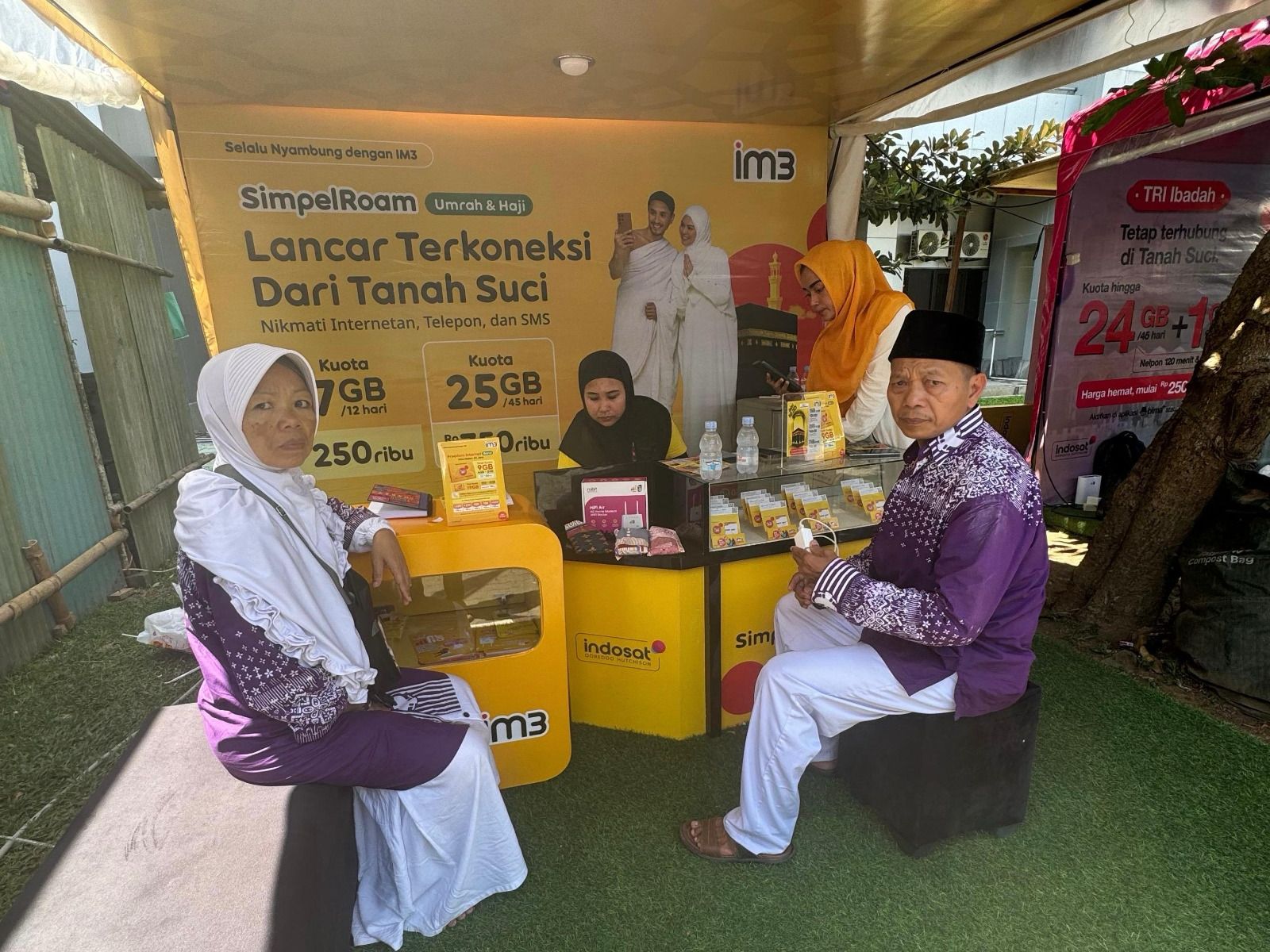Indosat Region Jawa Tengah Layani Kebutuhan Komunikasi Ribuan Jemaah Haji Lewat Booth 24 Jam di Embarkasi Solo
