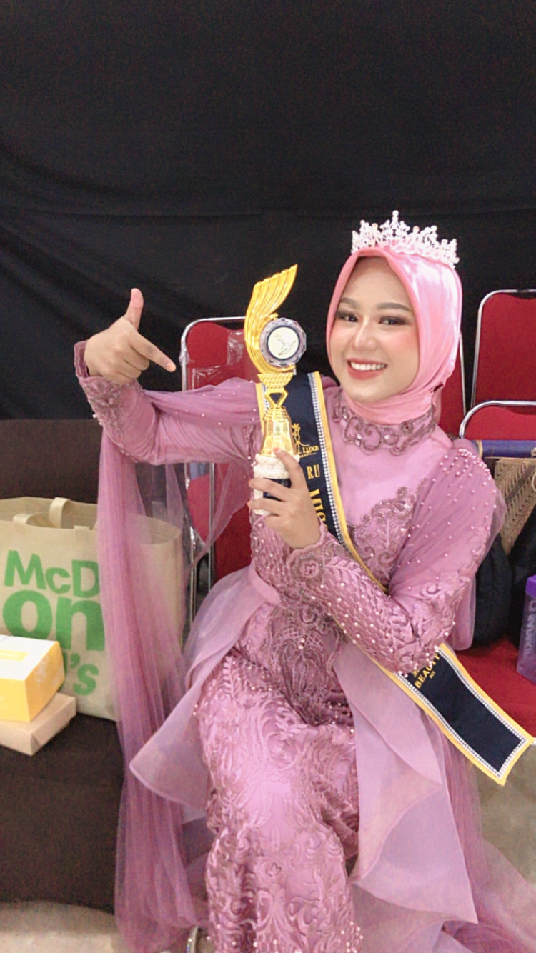 {“eId”:”469618031661176″,”CameraPosition”:1}