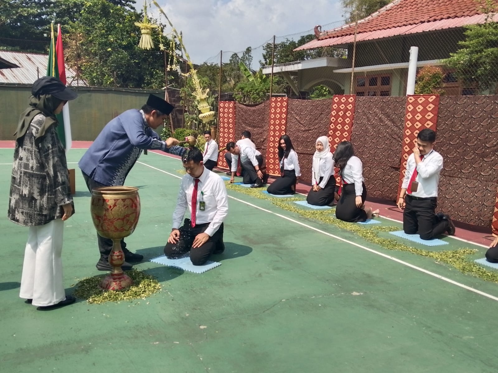 Diiringi Tradisi Siraman, Prosesi Pelepasan Cakim PN Purwokerto Berlangsung Penuh Makna dan Hikmat