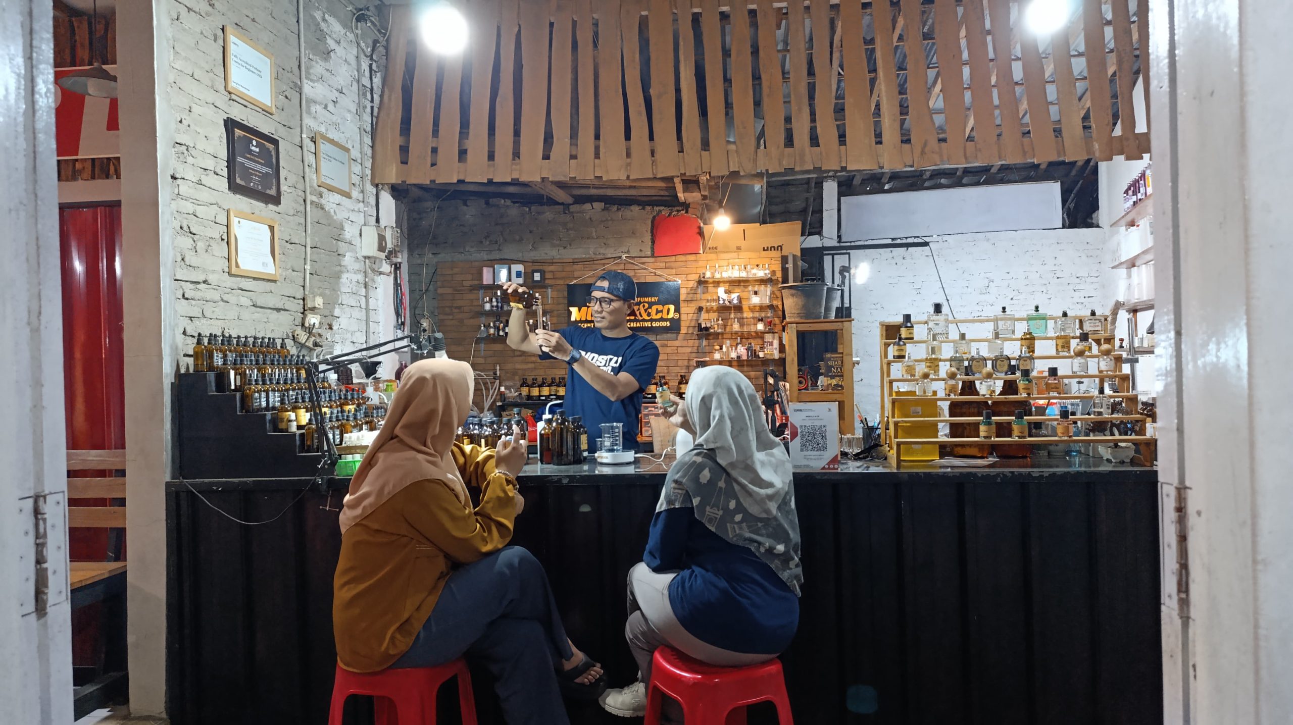 ‘Meracik Parfum’ : Cerita Wangi di Pinggiran Kota Purwokerto