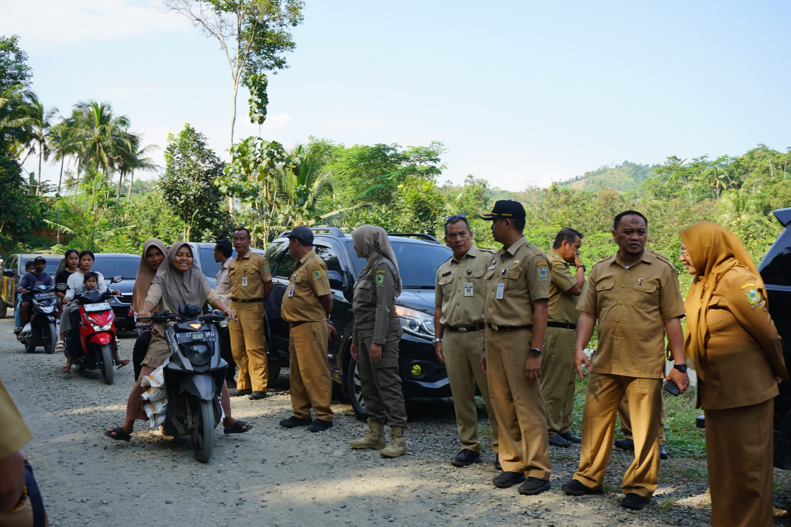 Bupati Banjarnegara Tinjau Jalan Rusak di Krinjing, Siap Koordinasi untuk Perbaikan