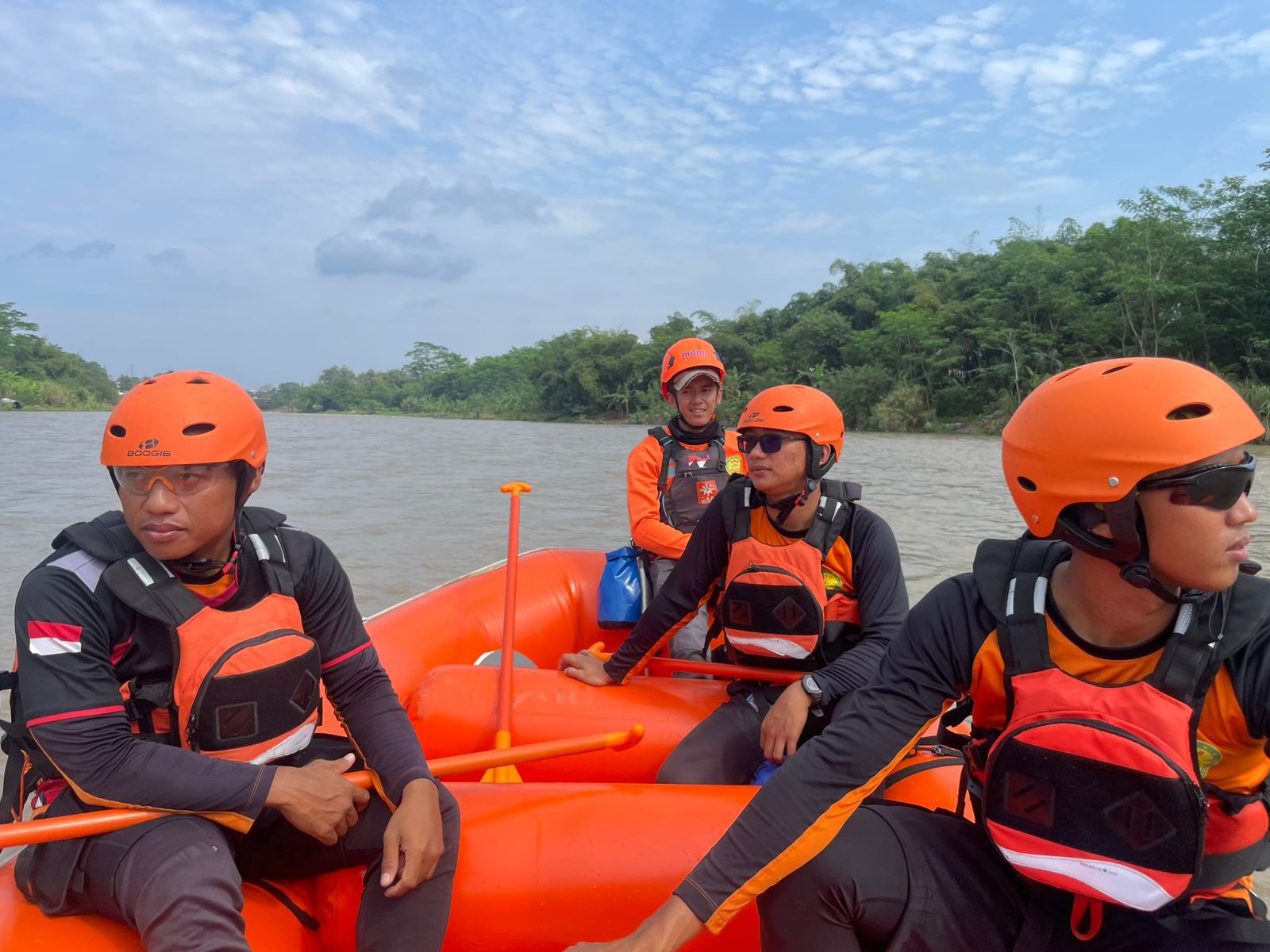 Hari Kedua Operasi SAR di Sungai Klawing,  Tiga Pekerja Masih dalam Pencarian