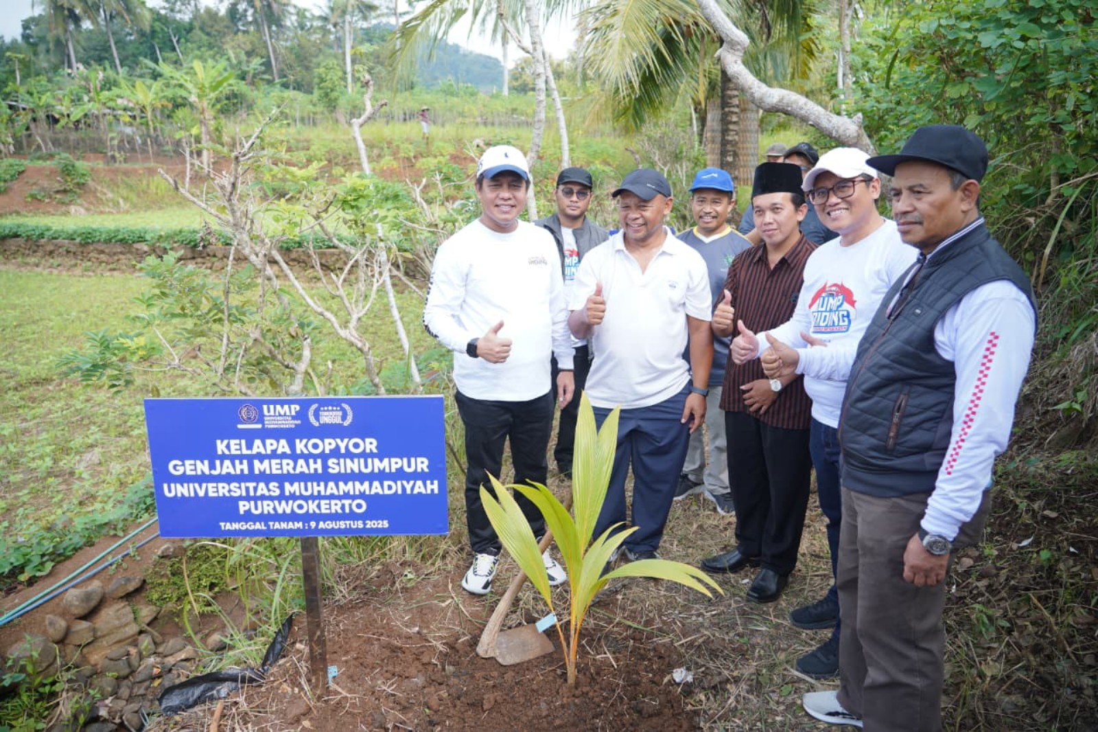 Di Makam Kakek Prabowo, UMP Tanam Kelapa Kopyor dan Gagas Gerakan Profesor Berdampak
