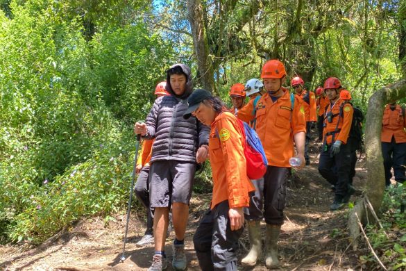 Tim SAR Gabungan Evakuasi Pendaki Asal Jakarta Alami Hipotermia di Gunung Slamet