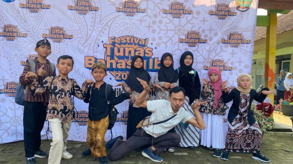 Pelatih Sanggar Seni Samudra Sukses Antar Siswa Didik Raih Juara di Ajang Festival Tunas Bahasa Ibu Banyumas 2025