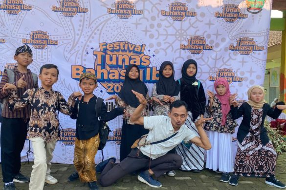 Pelatih Sanggar Seni Samudra Sukses Antar Siswa Didik Raih Juara di Ajang Festival Tunas Bahasa Ibu Banyumas 2025