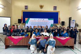 Dosen Poltekkes Kemenkes Semarang Dampingi Warga Pandak Cegah DBD dengan Inovasi Larvitrap dan Atraktan Jerami Padi