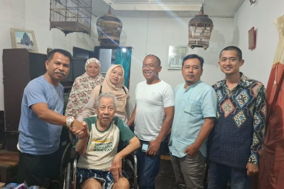 Peradi SAI Purwokerto Gandeng PMI Banyumas, Wujudkan Harapan Lansia Lewat Bantuan Kursi Roda