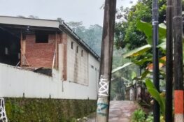 Setelah Warga Protes, PLN Akhirnya Gratiskan Pemindahan Tiang Listrik di Sokawera Cilongok