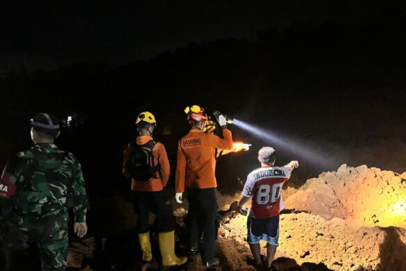 Dua Korban Jiwa Ditemukan, Puluhan Warga Masih Dalam Pencarian Usai Longsor di Majenang