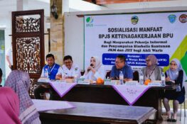 Wabup Lintarti Berikan Santunan Jaminan Sosial kepada 6 Pekerja Informal